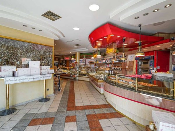 negozio in vendita ad Almenno San Bartolomeo