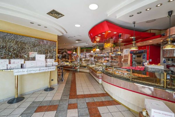 negozio in vendita ad Almenno San Bartolomeo