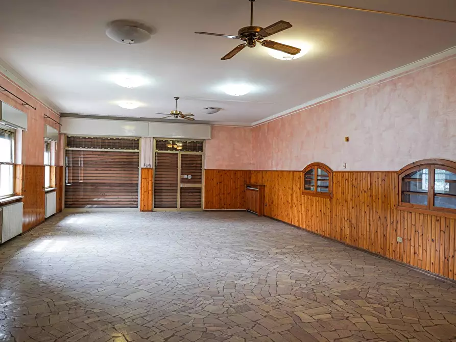 locale commerciale in vendita ad Almenno San Bartolomeo