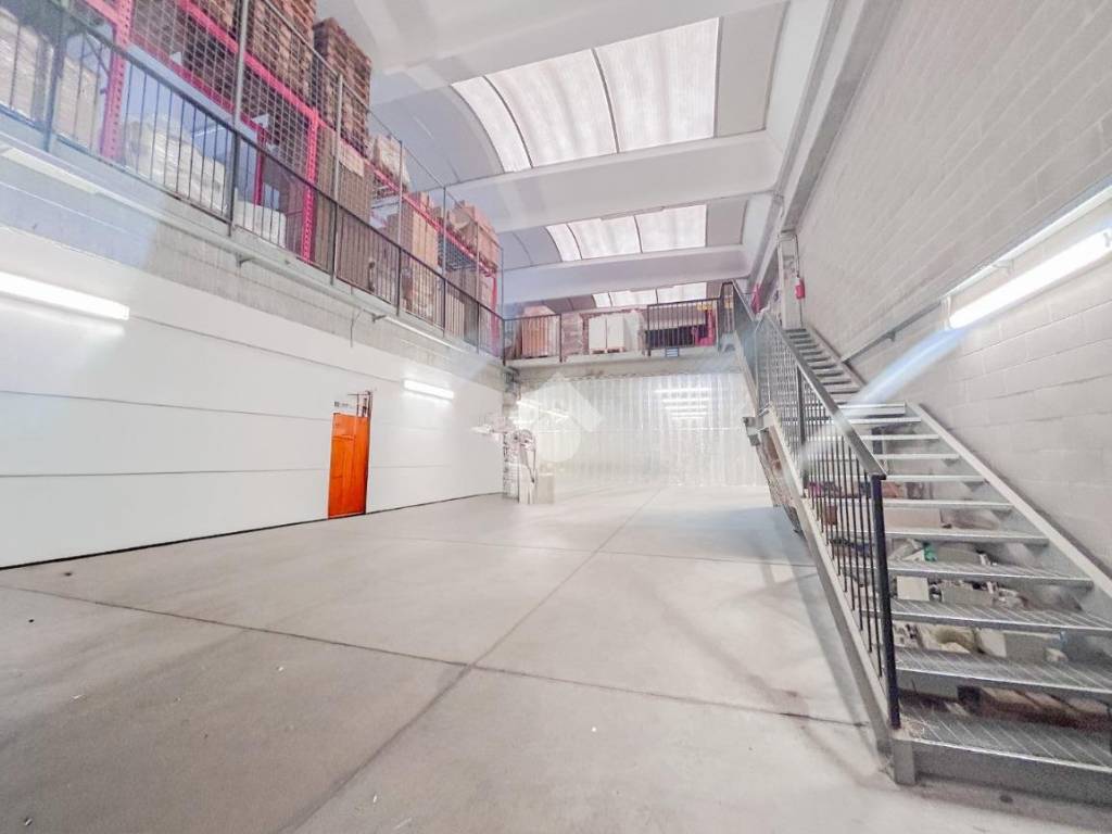 locale commerciale in vendita ad Almenno San Bartolomeo