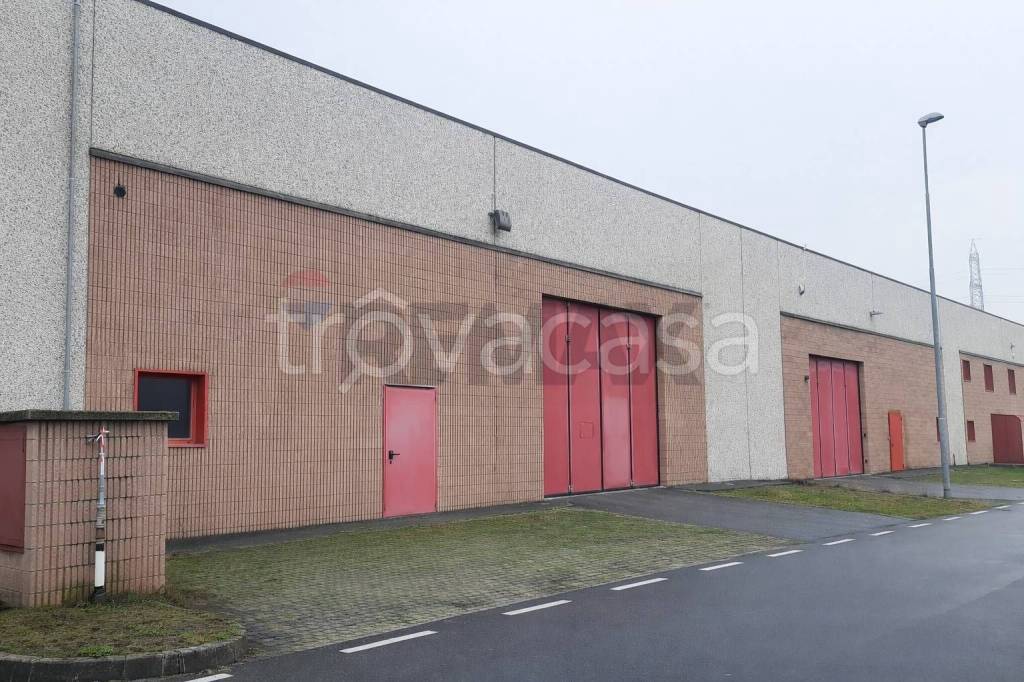 locale commerciale in vendita ad Almenno San Bartolomeo