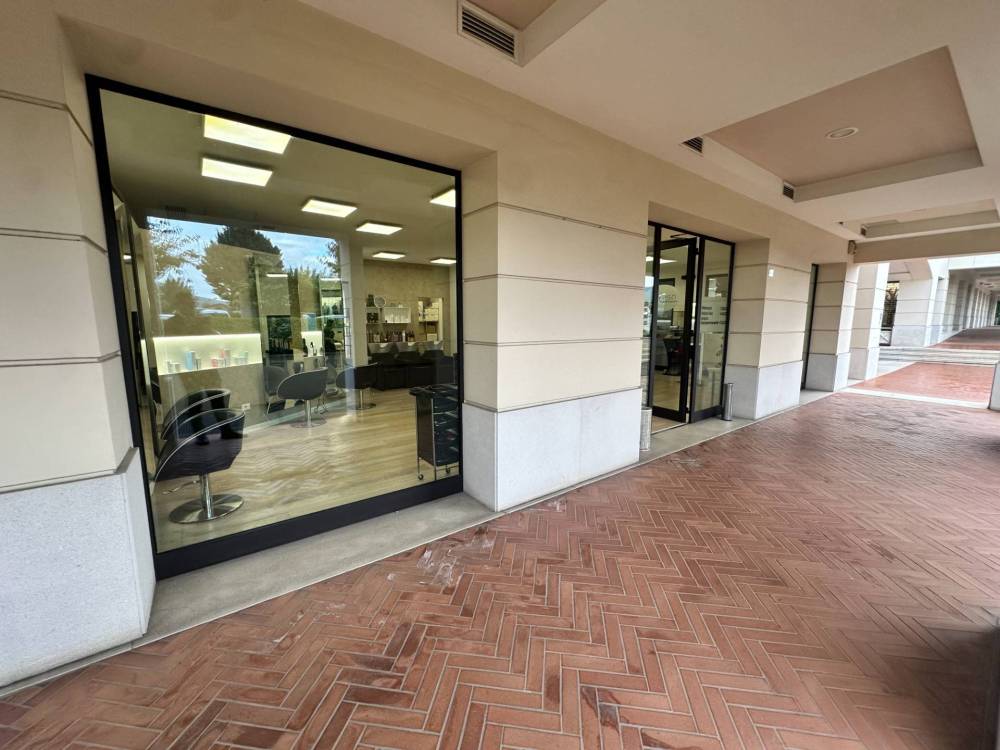 locale commerciale in vendita ad Almenno San Bartolomeo