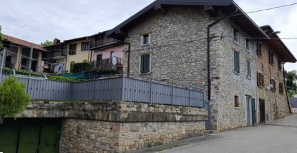 appartamento in vendita ad Almenno San Bartolomeo in zona Canova