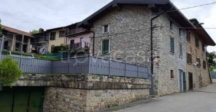 appartamento in vendita ad Almenno San Bartolomeo in zona Canova