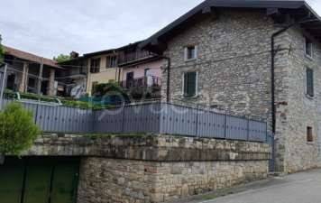 appartamento in vendita ad Almenno San Bartolomeo in zona Canova