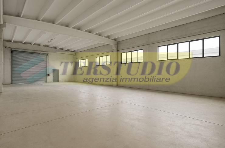 capannone in vendita ad Almenno San Bartolomeo