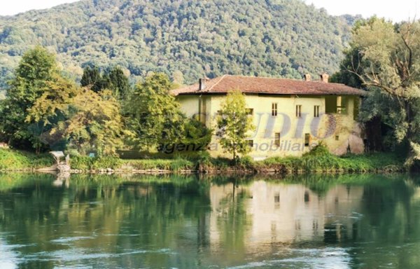 locale di sgombero in vendita ad Almenno San Bartolomeo