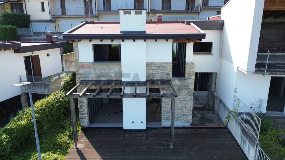 casa indipendente in vendita ad Almenno San Bartolomeo