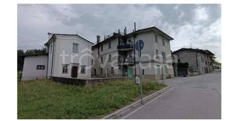 appartamento in vendita ad Almenno San Bartolomeo in zona Canova