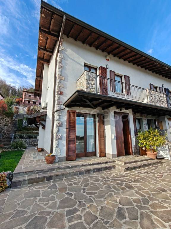 casa indipendente in vendita ad Almenno San Bartolomeo