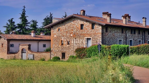 appartamento in vendita ad Almenno San Bartolomeo in zona Albenza