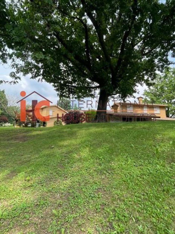 casa indipendente in vendita ad Almenno San Bartolomeo in zona Albenza