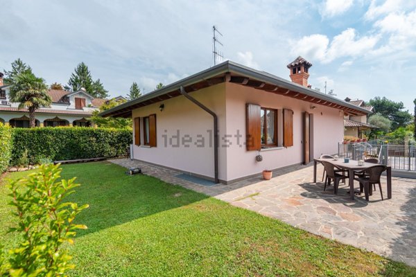 casa indipendente in vendita ad Almenno San Bartolomeo in zona Albenza