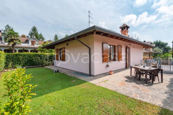 casa indipendente in vendita ad Almenno San Bartolomeo in zona Albenza