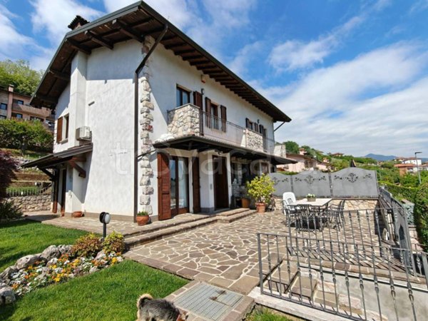 casa indipendente in vendita ad Almenno San Bartolomeo