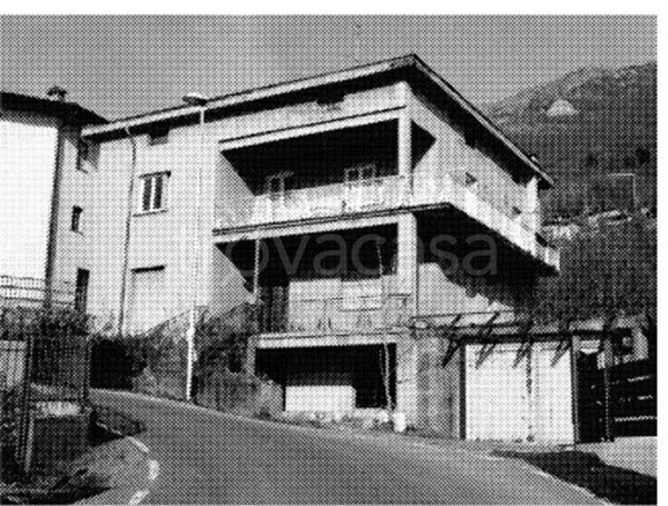 esavano in vendita ad Almenno San Bartolomeo in zona Albenza