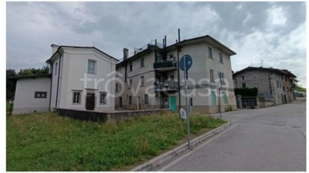 appartamento in vendita ad Almenno San Bartolomeo in zona Canova