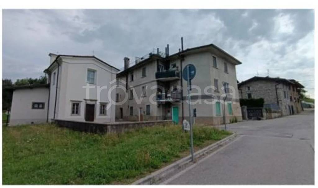 appartamento in vendita ad Almenno San Bartolomeo in zona Canova