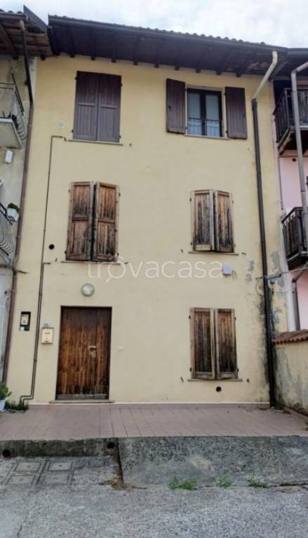 appartamento in vendita ad Almenno San Bartolomeo in zona Canova