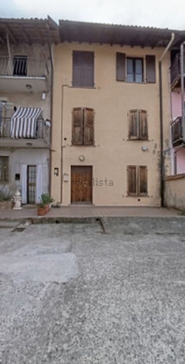 appartamento in vendita ad Almenno San Bartolomeo in zona Canova
