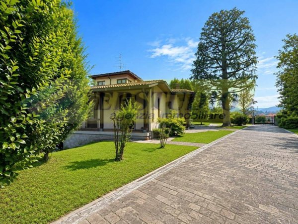 casa indipendente in vendita ad Almenno San Bartolomeo