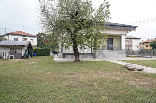 casa indipendente in vendita ad Almenno San Bartolomeo