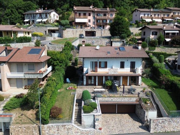 casa indipendente in vendita ad Almenno San Bartolomeo in zona Canova
