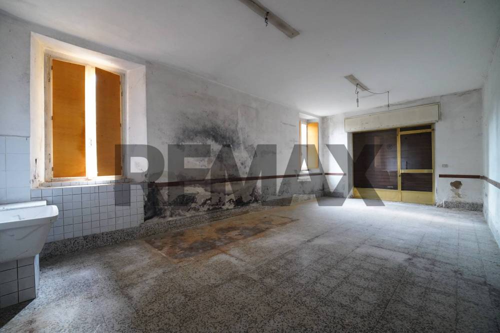 locale commerciale in vendita ad Almenno San Bartolomeo