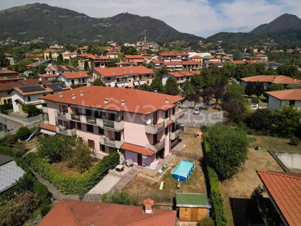 appartamento in vendita ad Almenno San Bartolomeo in zona Canova