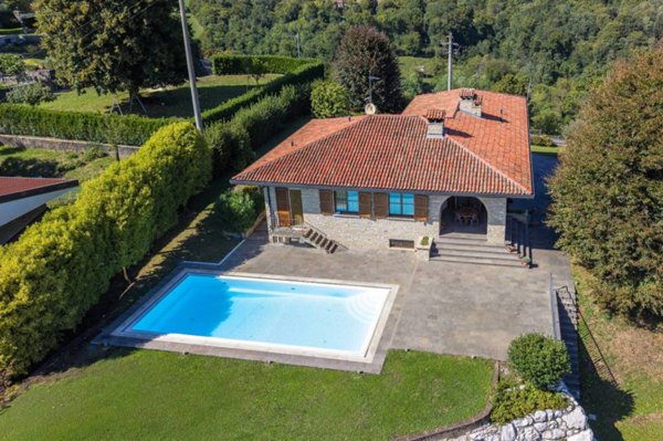 casa indipendente in vendita ad Almenno San Bartolomeo in zona Longa