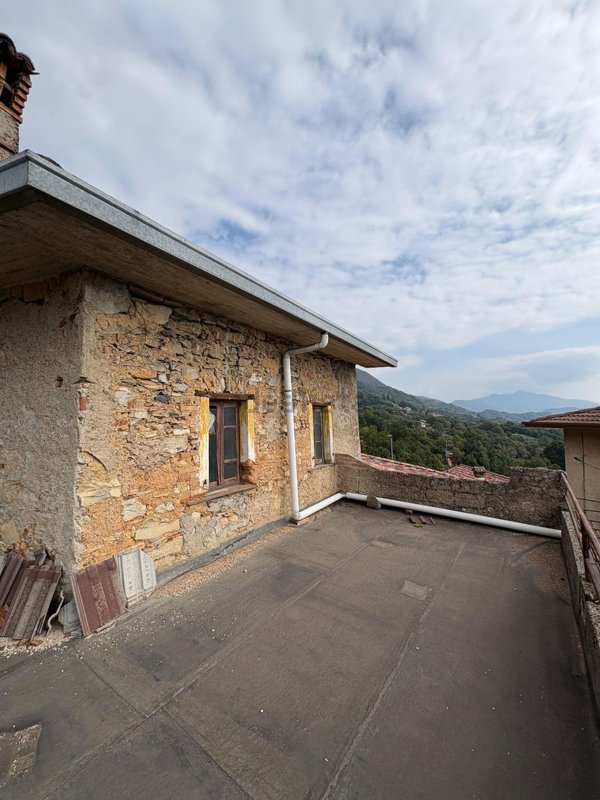 casa indipendente in vendita ad Almenno San Bartolomeo in zona Albenza