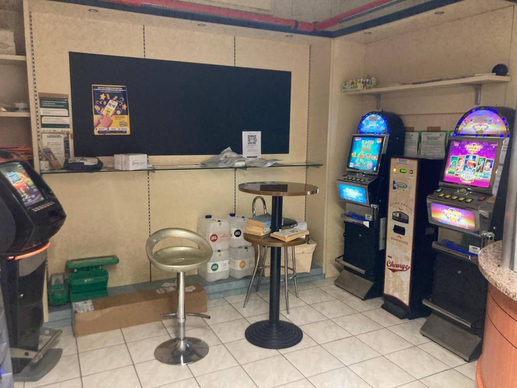 negozio in vendita ad Almenno San Salvatore