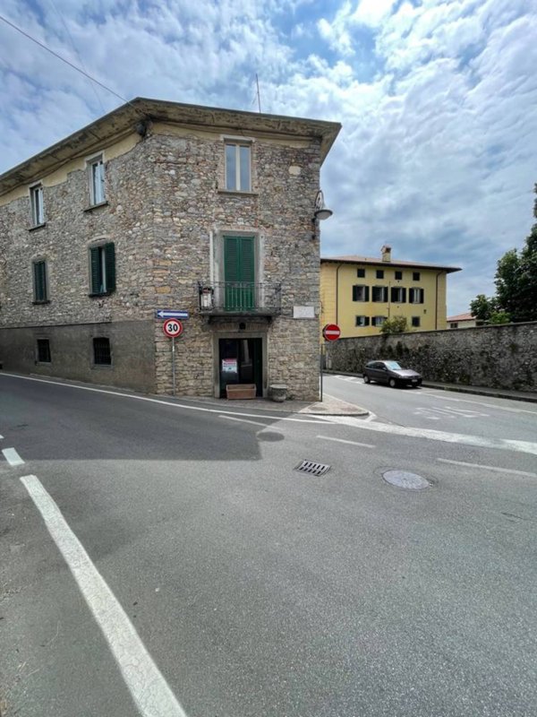 negozio in vendita ad Almenno San Salvatore