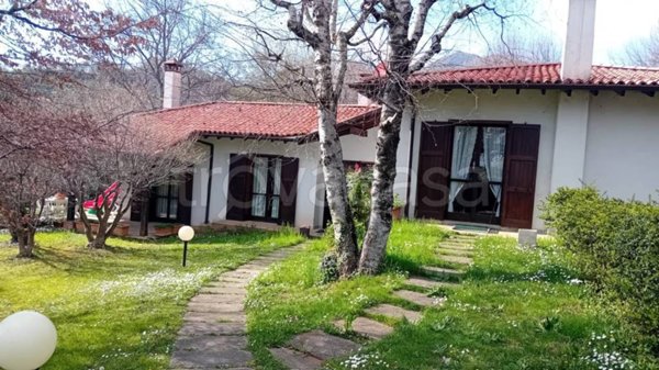 casa indipendente in vendita ad Almenno San Salvatore