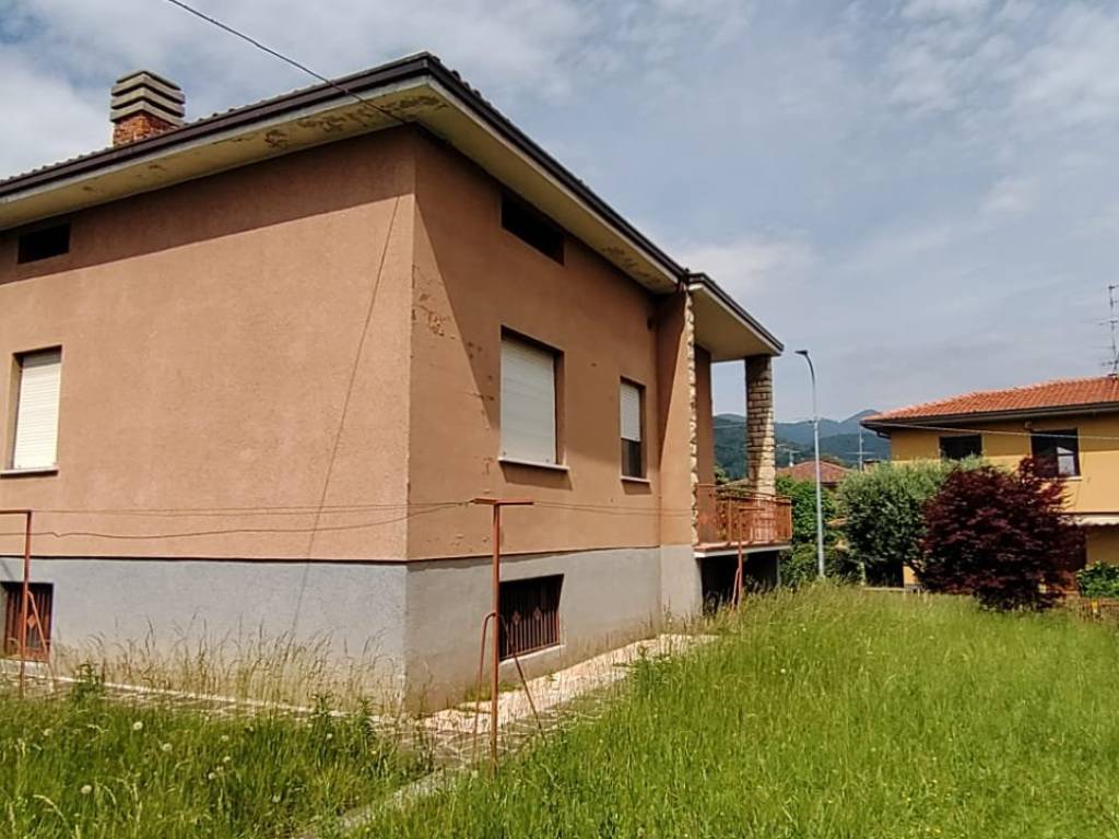 casa indipendente in vendita ad Almenno San Salvatore