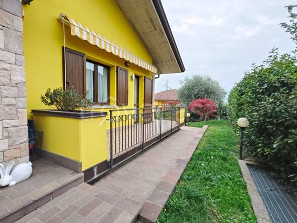 casa indipendente in vendita ad Almenno San Salvatore