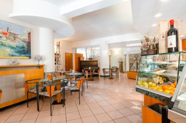 negozio in vendita ad Almenno San Salvatore