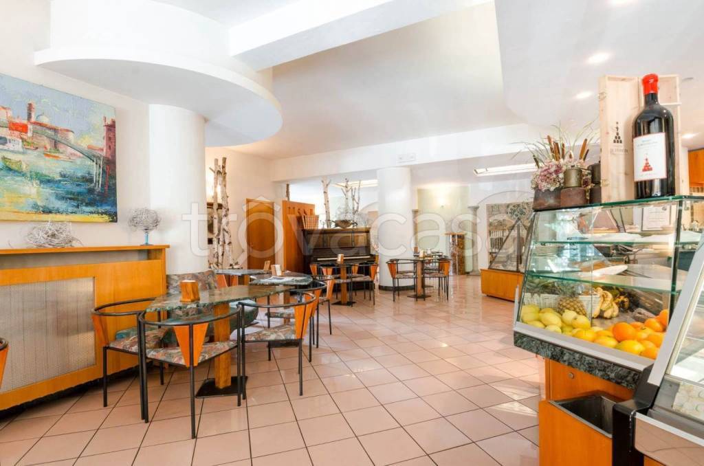 negozio in vendita ad Almenno San Salvatore