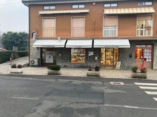 locale di sgombero in vendita ad Almenno San Salvatore