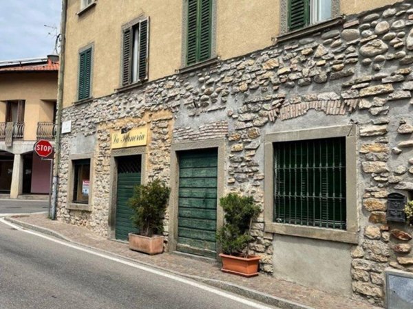 negozio in vendita ad Almenno San Salvatore