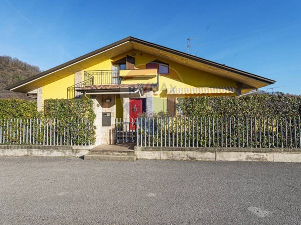 casa indipendente in vendita ad Almenno San Salvatore