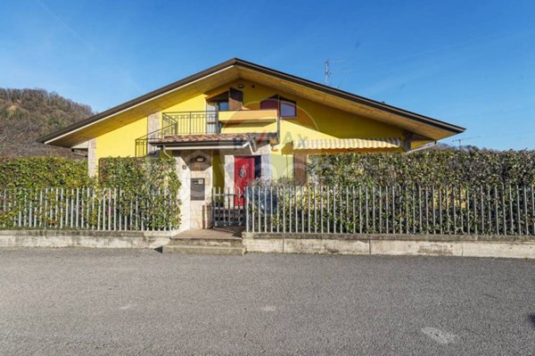 casa indipendente in vendita ad Almenno San Salvatore