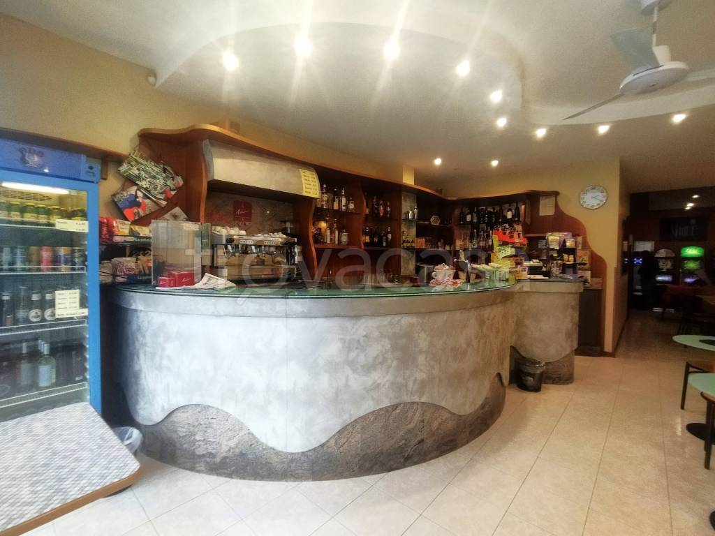 negozio in vendita ad Almenno San Salvatore