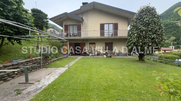 casa indipendente in vendita ad Almenno San Salvatore