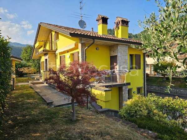 casa indipendente in vendita ad Almenno San Salvatore