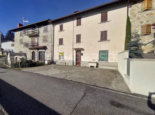 casa indipendente in vendita ad Alzano Lombardo in zona Monte di Nese