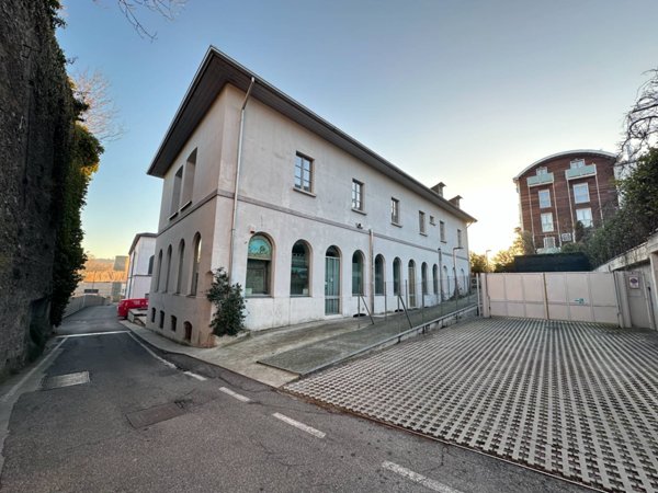 locale commerciale in vendita ad Alzano Lombardo
