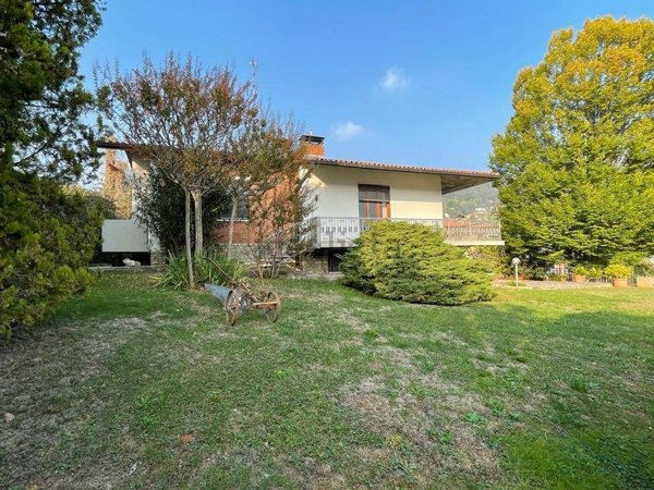 casa indipendente in vendita ad Alzano Lombardo