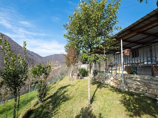 casa indipendente in vendita ad Alzano Lombardo in zona Olera