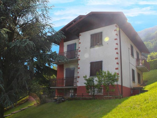 casa indipendente in vendita ad Alzano Lombardo